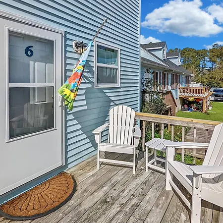 Heron Landing - In Town, Coastal Cottage!